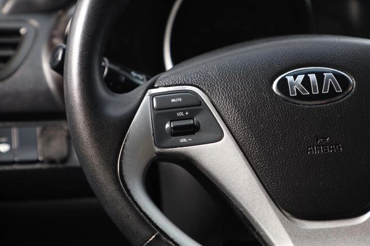 KIA Rio 12 из 16