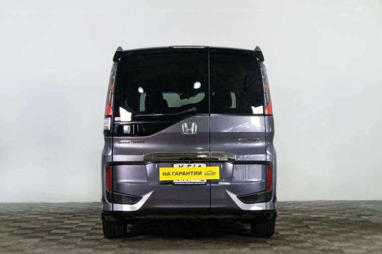 Honda Stepwgn Spada 5 из 6