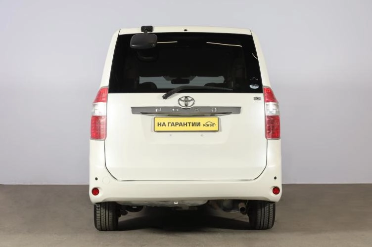 Toyota Noah 5 из 6