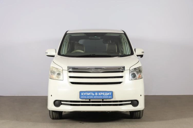 Toyota Noah 2 из 6