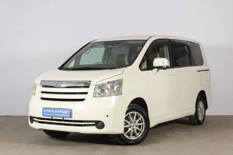 Toyota Noah 3 из 6