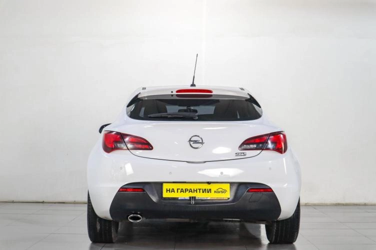 Opel Astra GTC 5 из 6