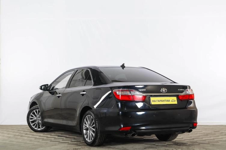 Toyota Camry 4 из 6