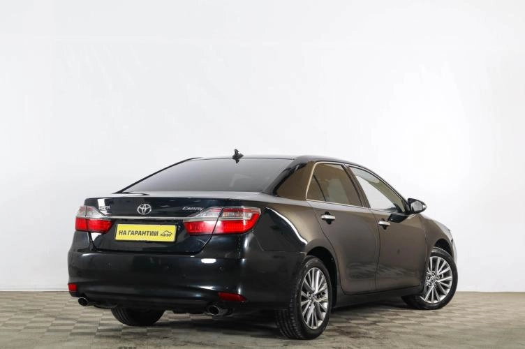 Toyota Camry 6 из 6
