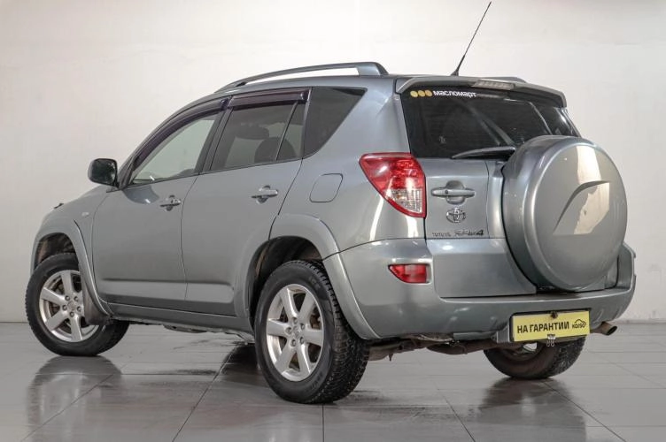 Toyota RAV4 4 из 6