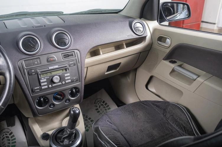 Ford Fusion 11 из 17