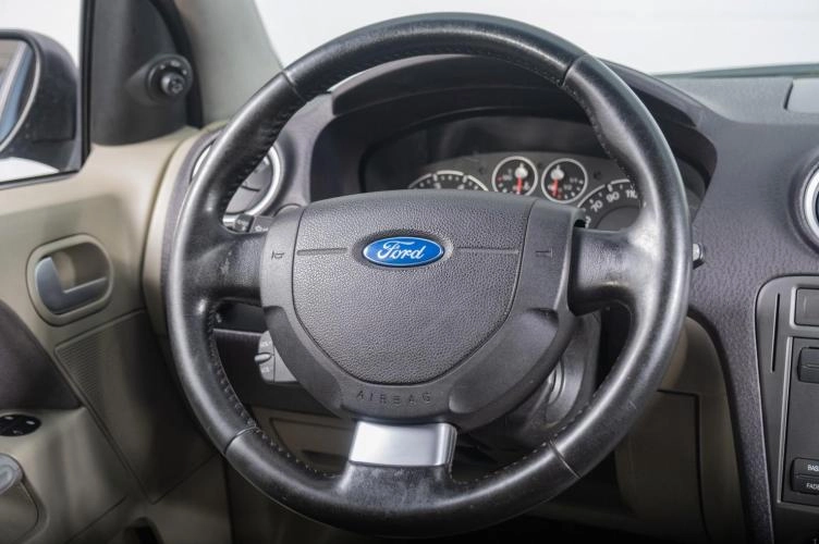 Ford Fusion 13 из 17