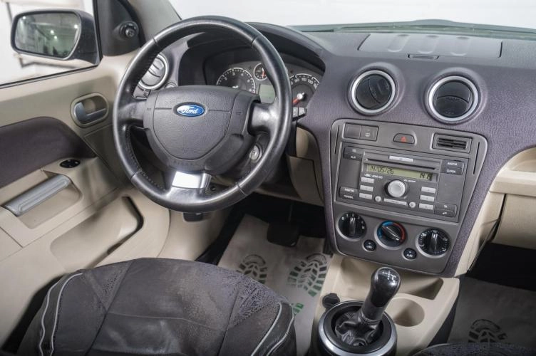 Ford Fusion 9 из 17