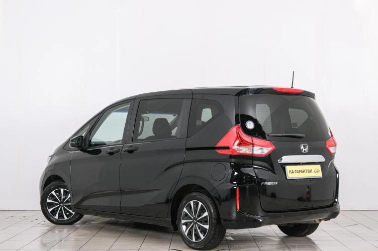 Honda Freed 4 из 6