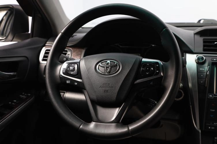 Toyota Camry 10 из 18