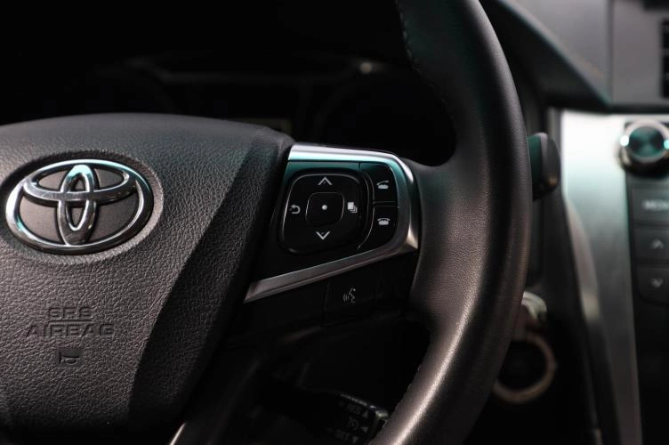 Toyota Camry 12 из 18
