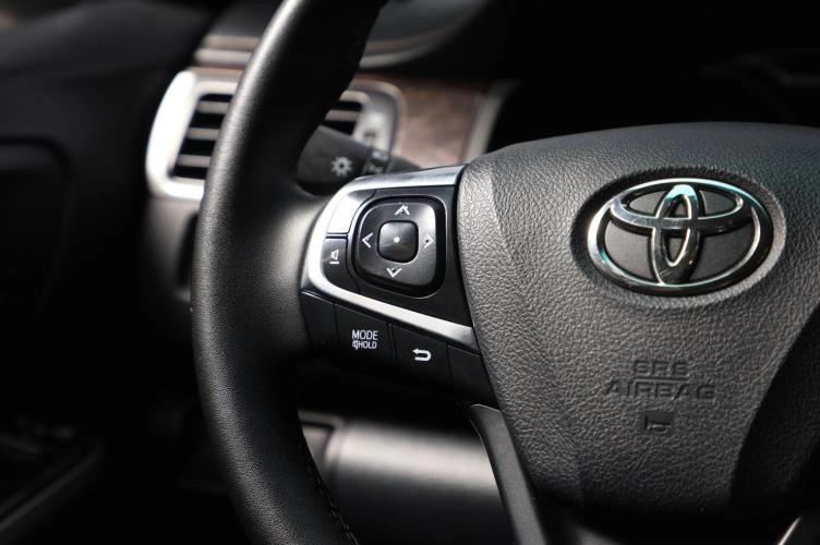 Toyota Camry 11 из 18