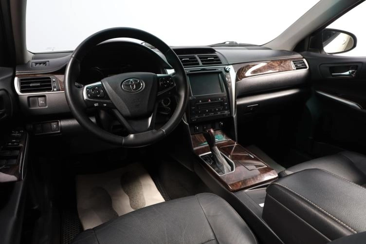 Toyota Camry 7 из 18