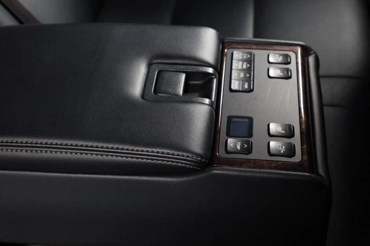 Toyota Camry 17 из 18