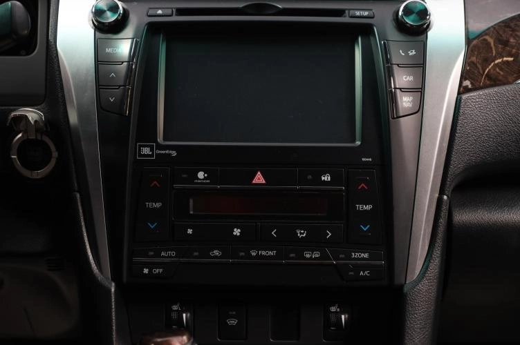 Toyota Camry 13 из 18