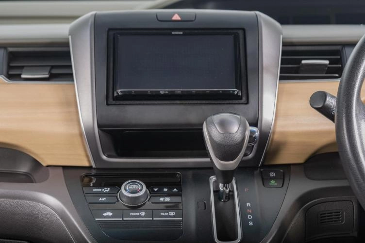 Honda Freed 15 из 18