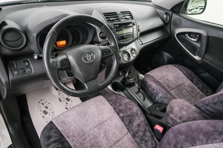 Toyota RAV4 8 из 23