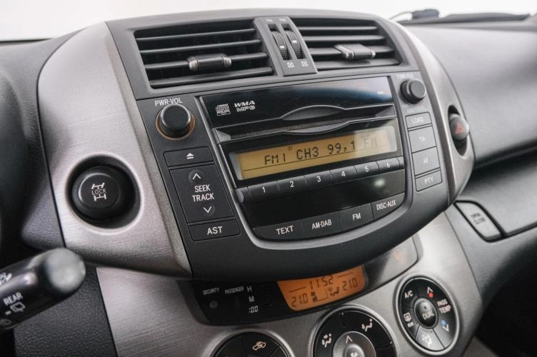 Toyota RAV4 15 из 23