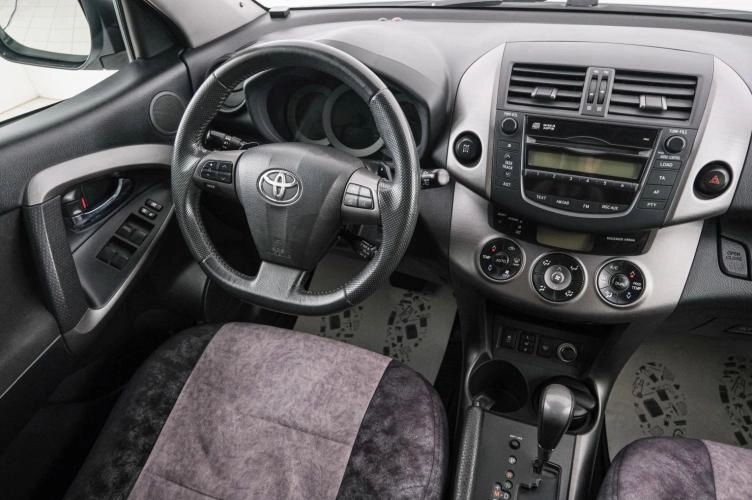 Toyota RAV4 9 из 23