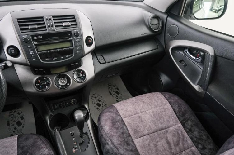 Toyota RAV4 11 из 23