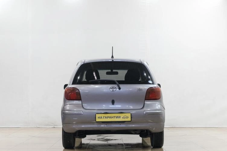 Toyota Vitz 5 из 6