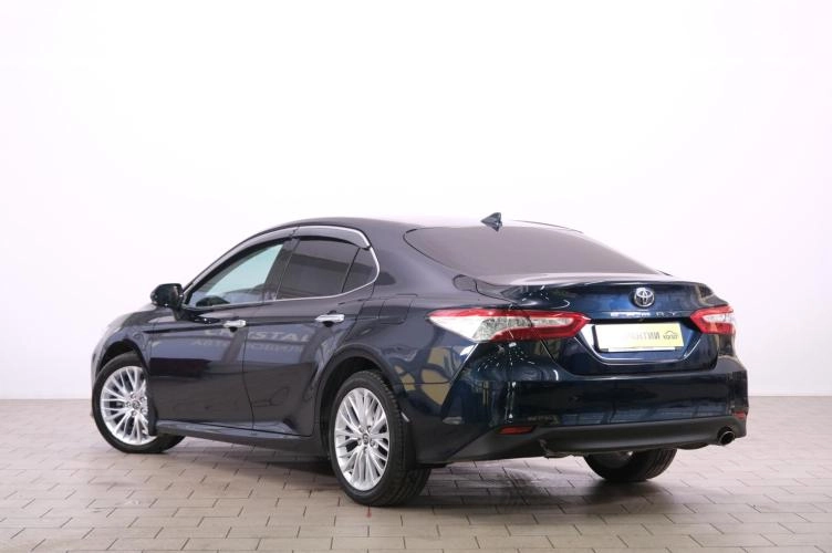 Toyota Camry 4 из 6
