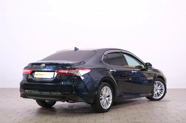 Toyota Camry 6 из 6