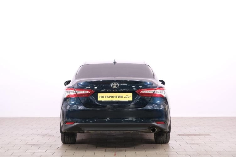 Toyota Camry 5 из 6