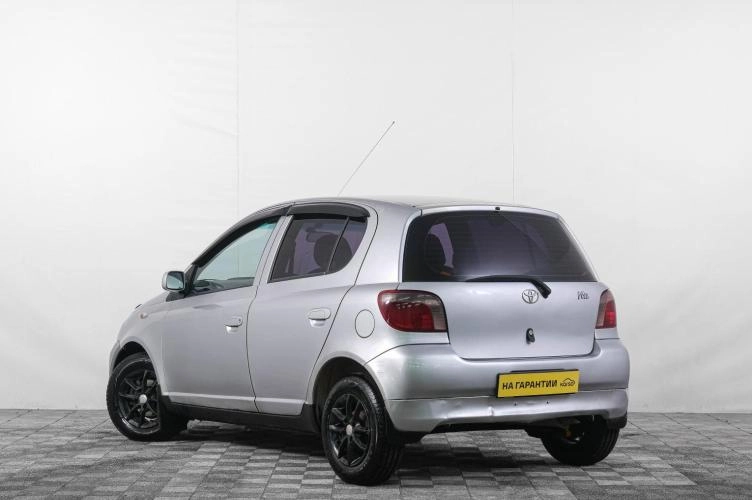 Toyota Vitz 4 из 6