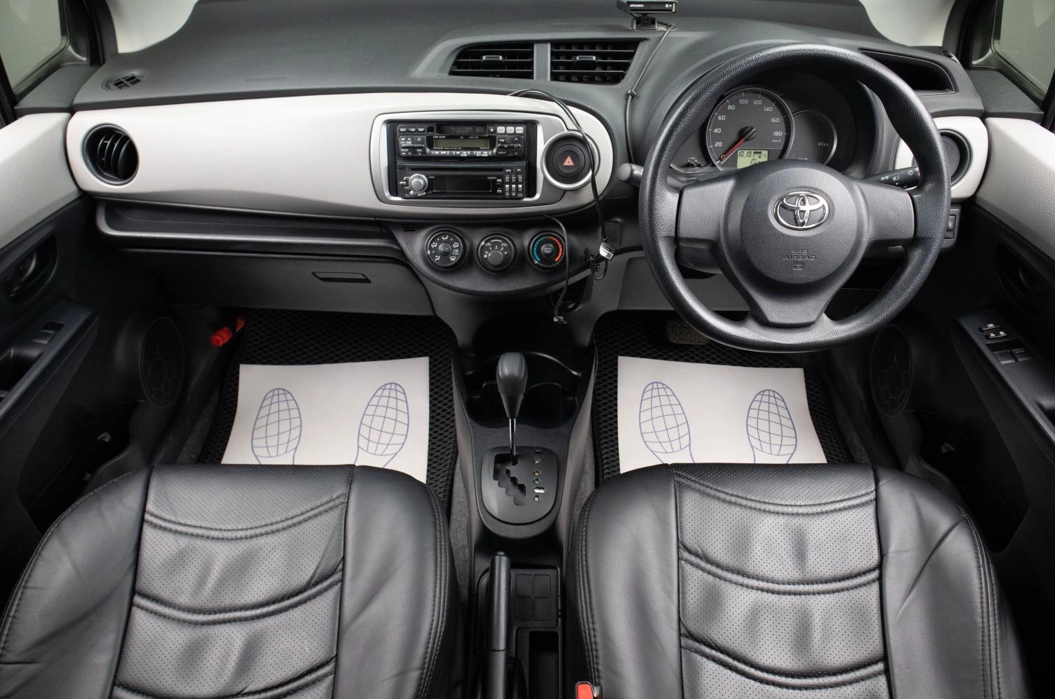 Toyota Vitz 7 из 16
