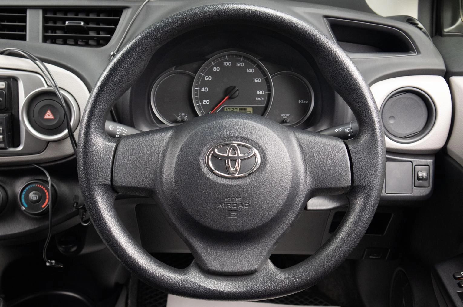 Toyota Vitz 9 из 16