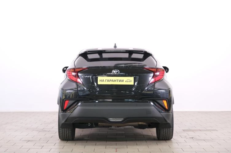 Toyota C-HR 5 из 6