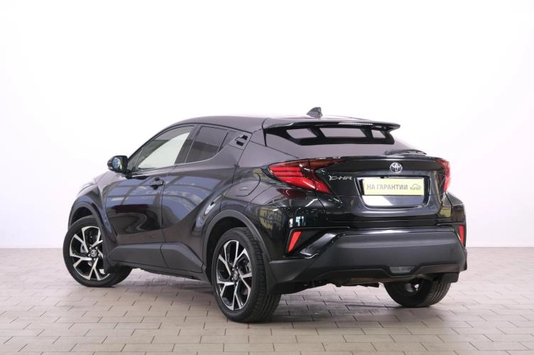 Toyota C-HR 4 из 6