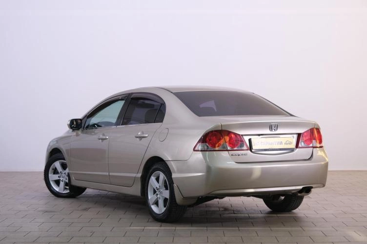 Honda Civic 4 из 6