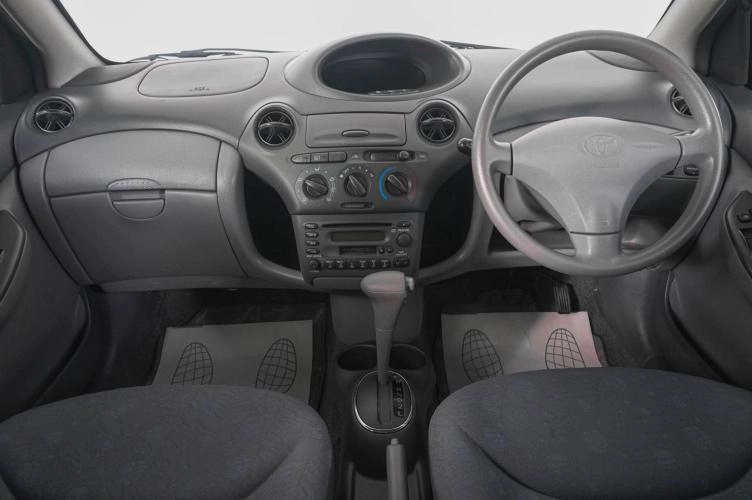Toyota Vitz 13 из 19