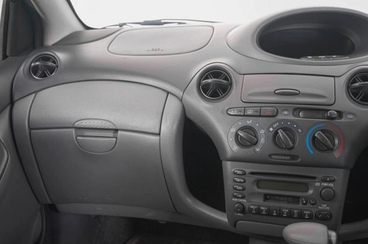 Toyota Vitz 12 из 19