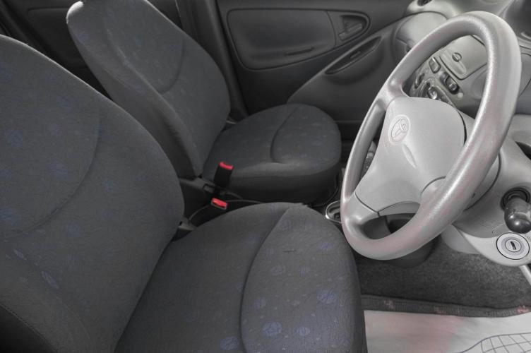 Toyota Vitz 11 из 19