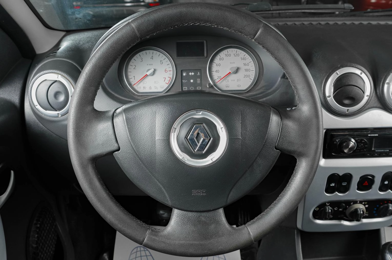 Renault Logan 13 из 15