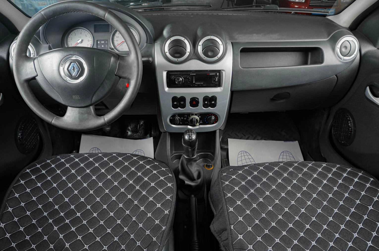 Renault Logan 12 из 15
