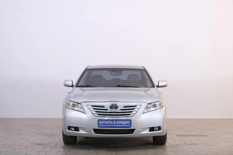 Toyota Camry 2 из 6