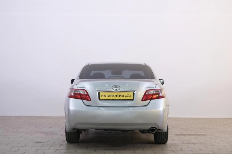 Toyota Camry 5 из 6