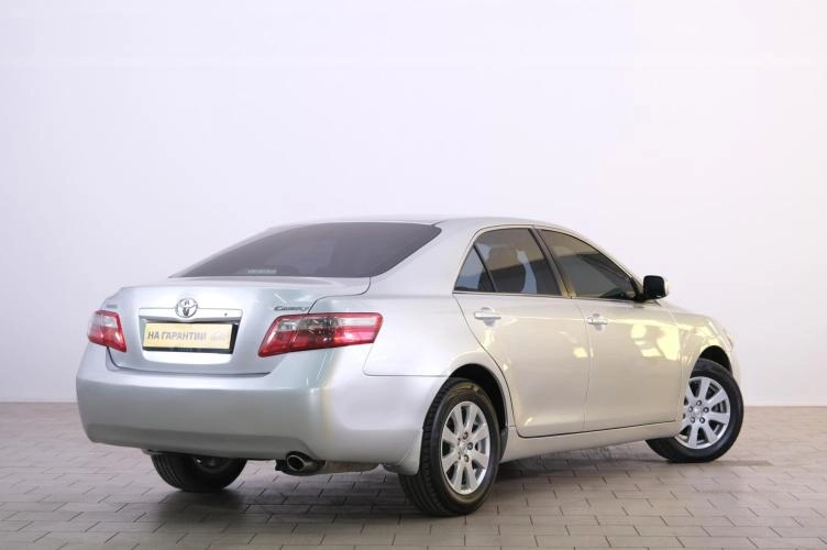 Toyota Camry 6 из 6