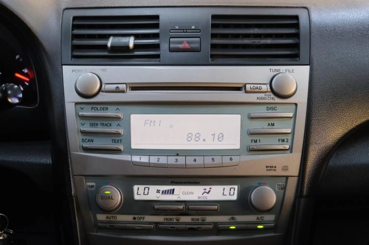 Toyota Camry 14 из 21