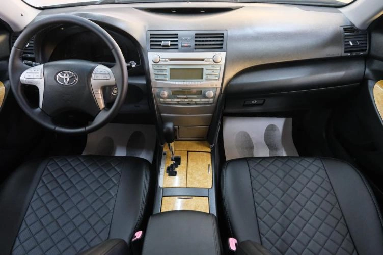 Toyota Camry 13 из 21