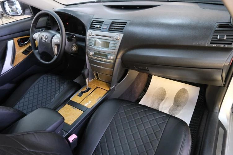 Toyota Camry 17 из 21