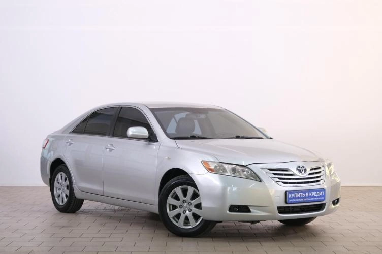 Toyota Camry 1 из 6