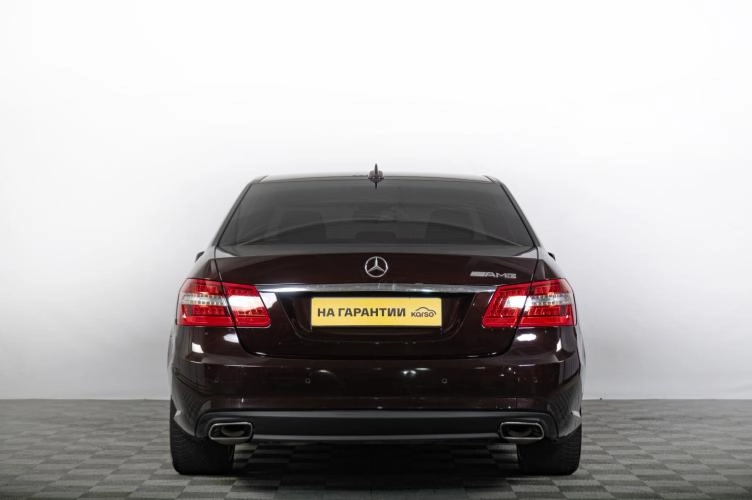 Mercedes-Benz E-класс 4 из 6