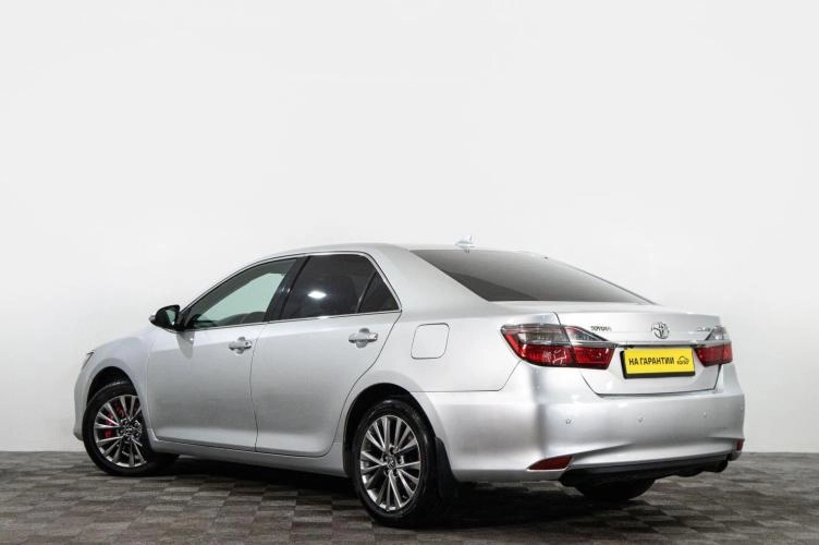 Toyota Camry 6 из 6