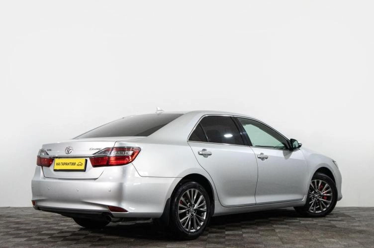 Toyota Camry 4 из 6