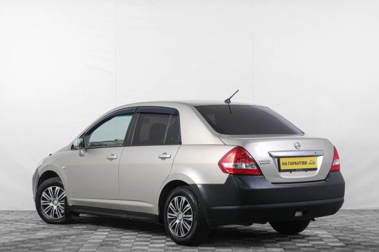 Nissan Tiida Latio 4 из 6